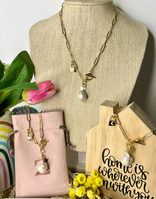 Big Pearl Lock Necklace